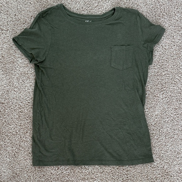 Madewell Tops - Universal Threads Forest Green T shirt
